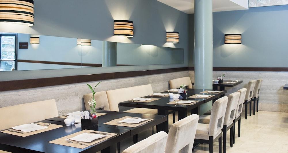 Palacio De Aviles Affiliated By Melia Eksteriør billede Restaurant interior