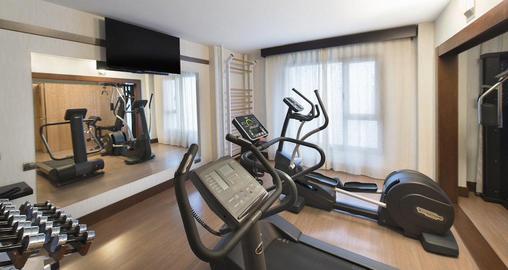 Palacio De Aviles Affiliated By Melia Eksteriør billede A gym at a hotel