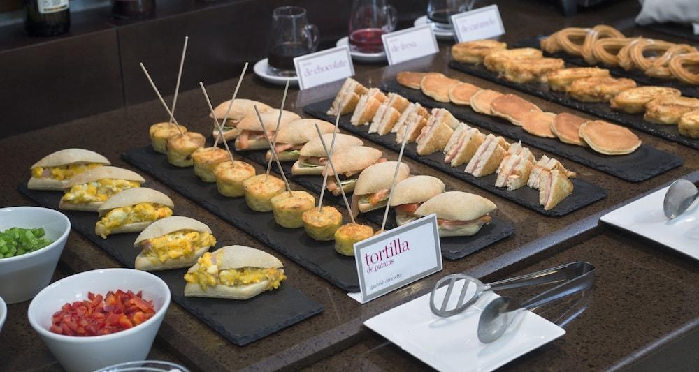 Palacio De Aviles Affiliated By Melia Eksteriør billede Tapas
