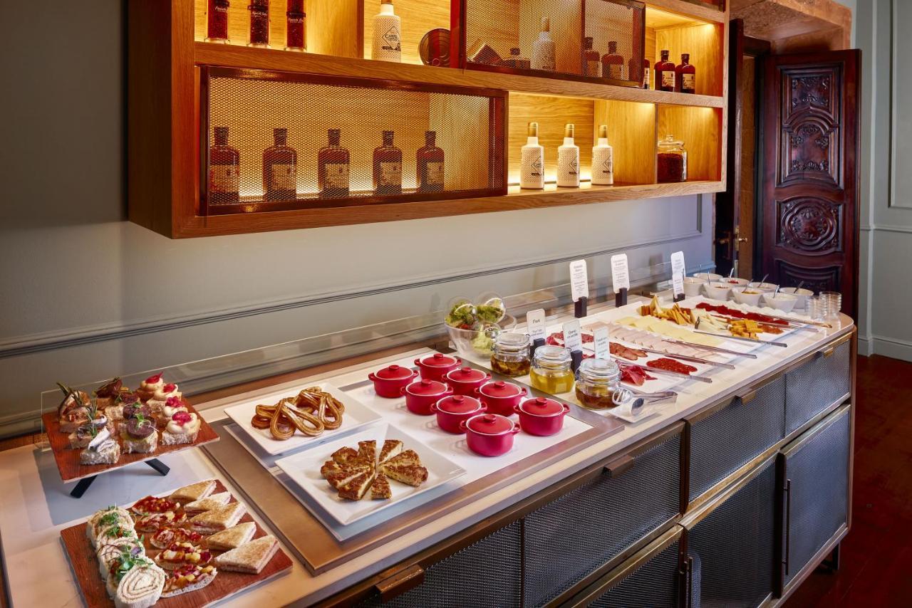 Palacio De Aviles Affiliated By Melia Eksteriør billede A buffet at a hotel