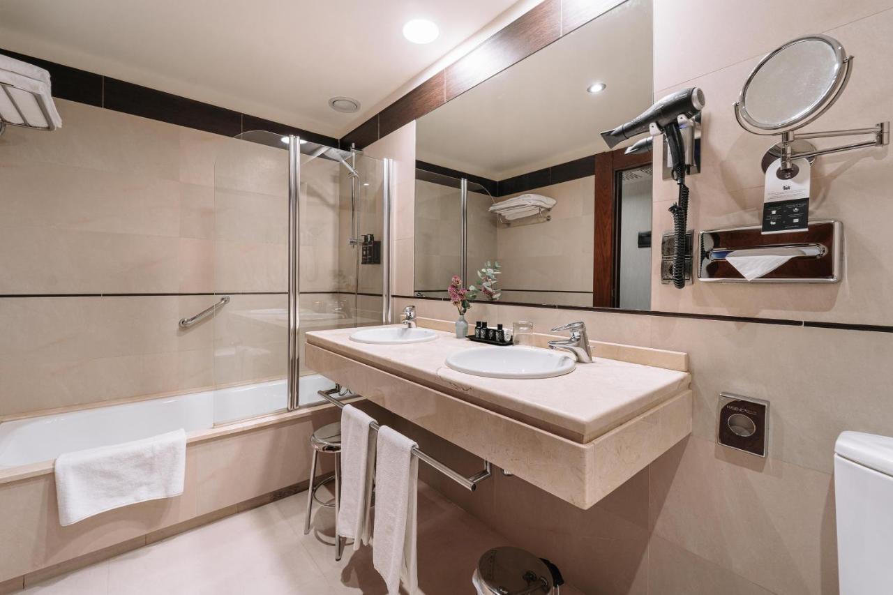 Palacio De Aviles Affiliated By Melia Eksteriør billede Bathroom