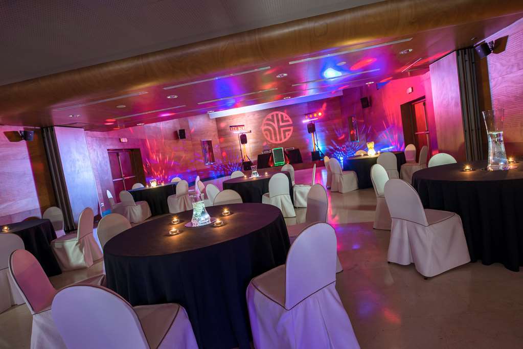 Palacio De Aviles Affiliated By Melia Eksteriør billede The interior of the 100 Club